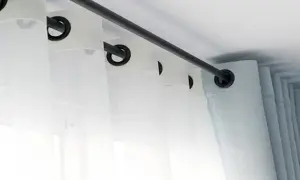 Karnisze do salonu: Jak wybrać idealne? Styl, funkcje, trendy