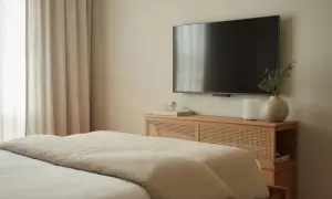 Telewizor w sypialni: Jaka wysokość dla komfortu i zdrowia?