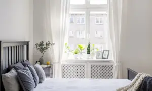Co na okno w sypialni? Pełne zaciemnienie czy elegancja? Poradnik.