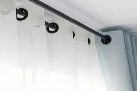 Karnisze do salonu: Jak wybrać idealne? Styl, funkcje, trendy