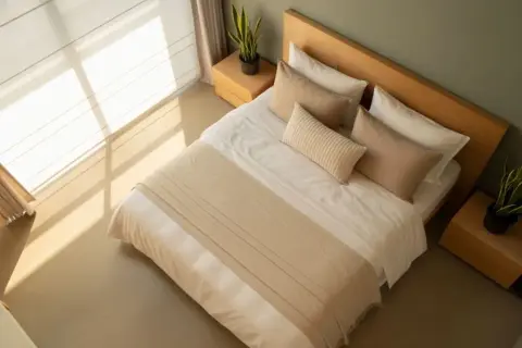 Jak ustawić łóżko w sypialni? Porady Feng Shui i 7 błędów