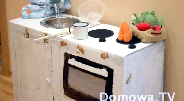 Jak zrobić kuchnię dla dziecka? DIY z kartonu, drewna, mebli!