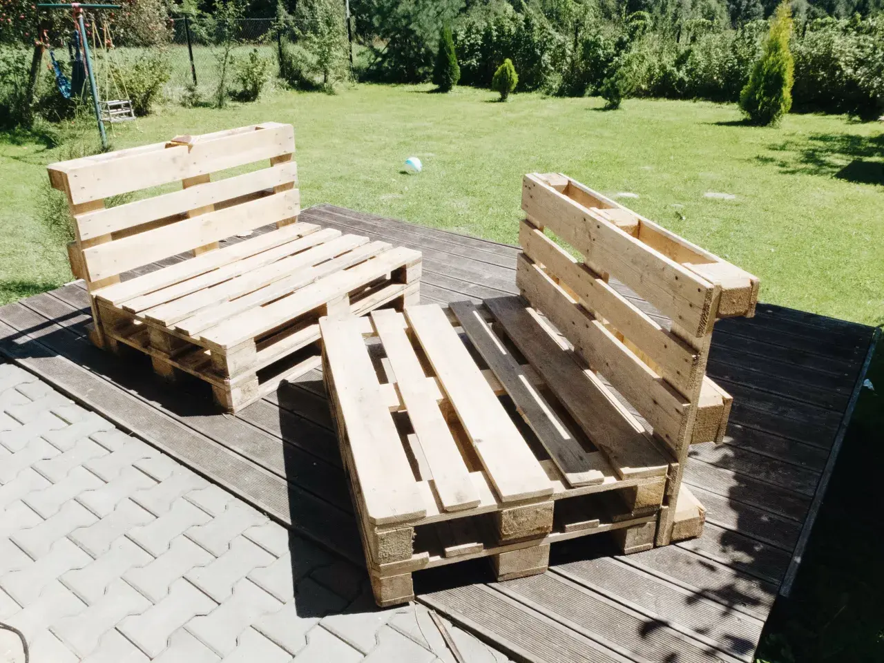 Jak zrobić meble z palet? Prosty poradnik DIY krok po kroku