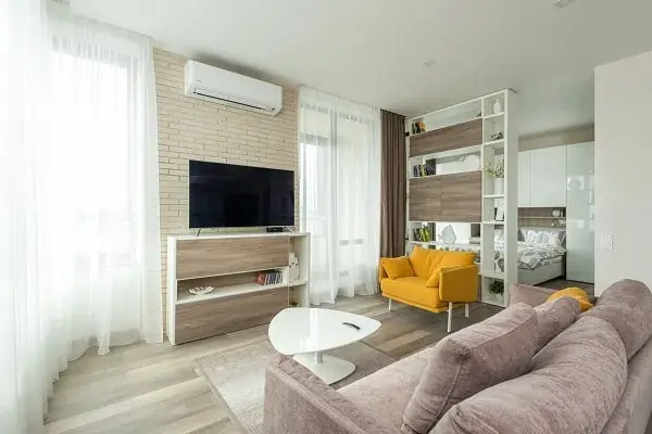 Jak wydzielić sypialnię z salonu? Sprawdzone pomysły i triki