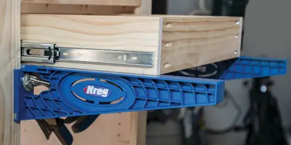 Narzędzia do budowy szafki kuchennej DIY